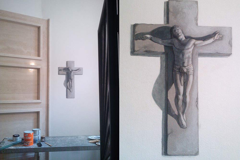 Trompe l'oeil di un crocifisso in pietra
